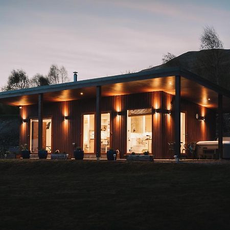 Ferienwohnung Frances' Sketch Pad With Hot Tub Fort William Exterior foto