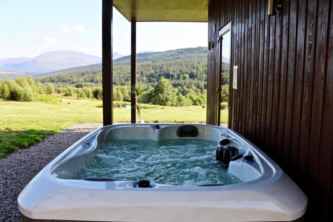 Ferienwohnung Frances' Sketch Pad With Hot Tub Fort William Exterior foto