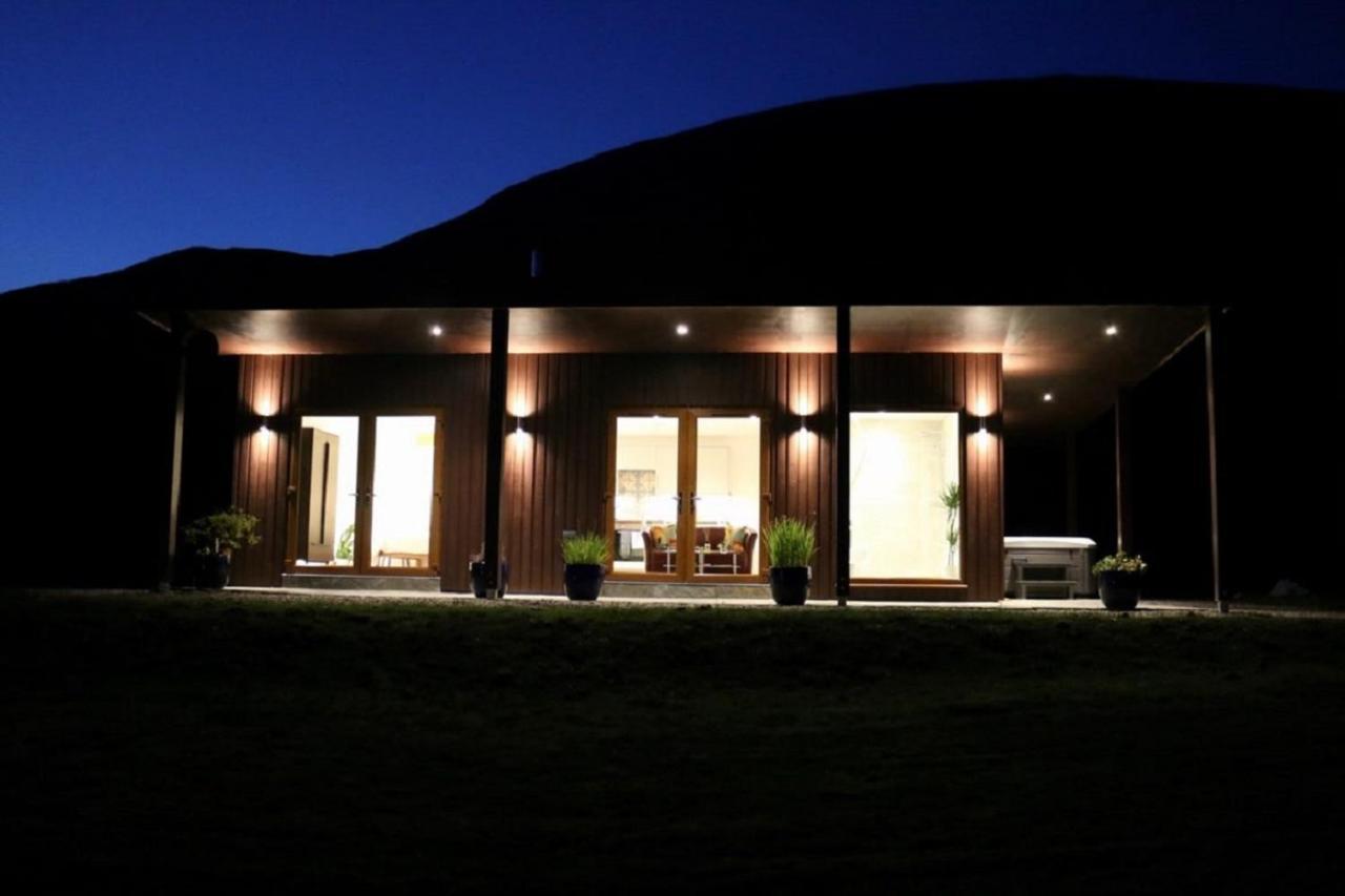 Ferienwohnung Frances' Sketch Pad With Hot Tub Fort William Exterior foto