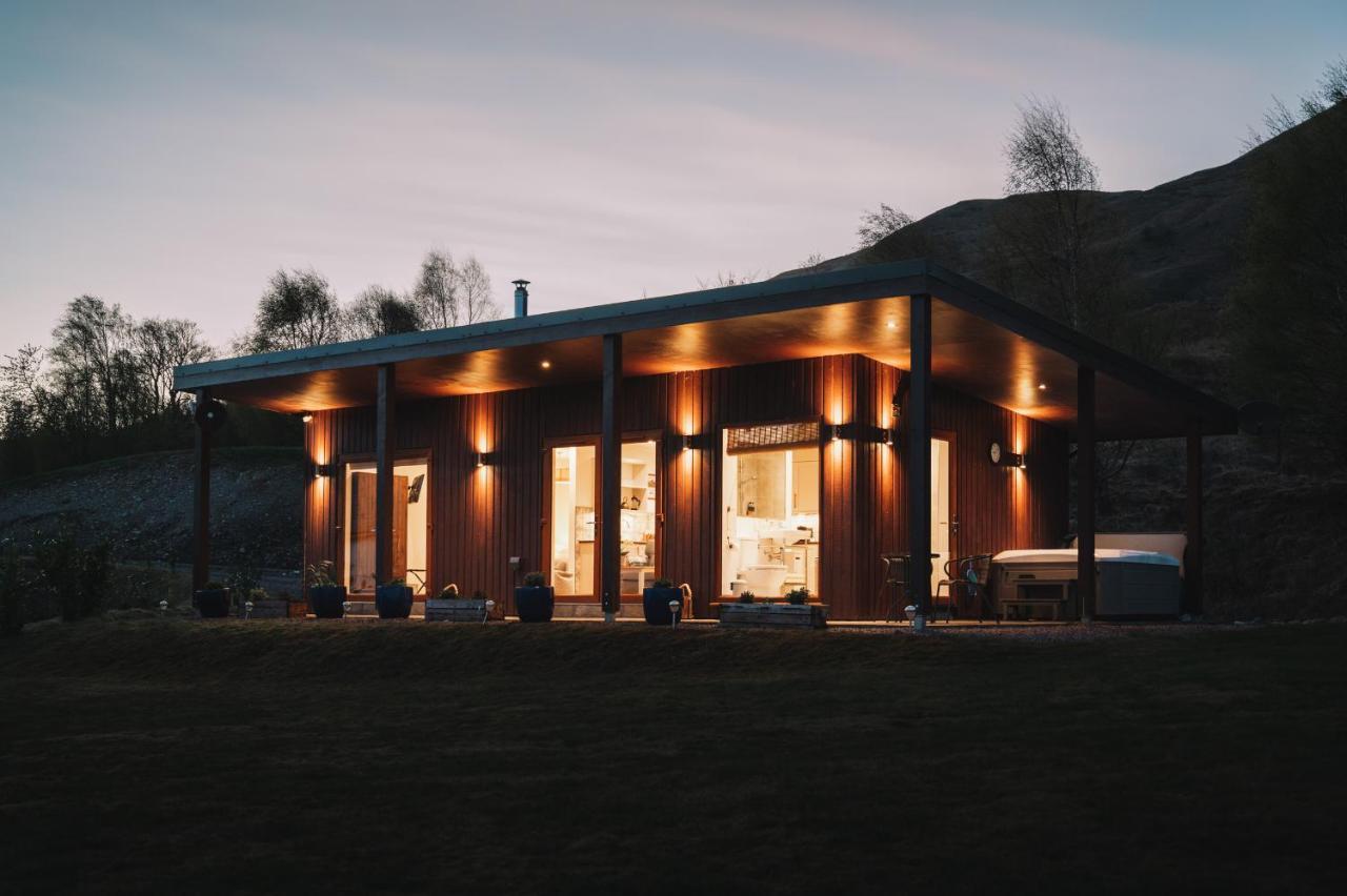 Ferienwohnung Frances' Sketch Pad With Hot Tub Fort William Exterior foto