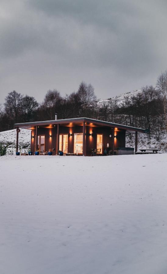 Ferienwohnung Frances' Sketch Pad With Hot Tub Fort William Exterior foto