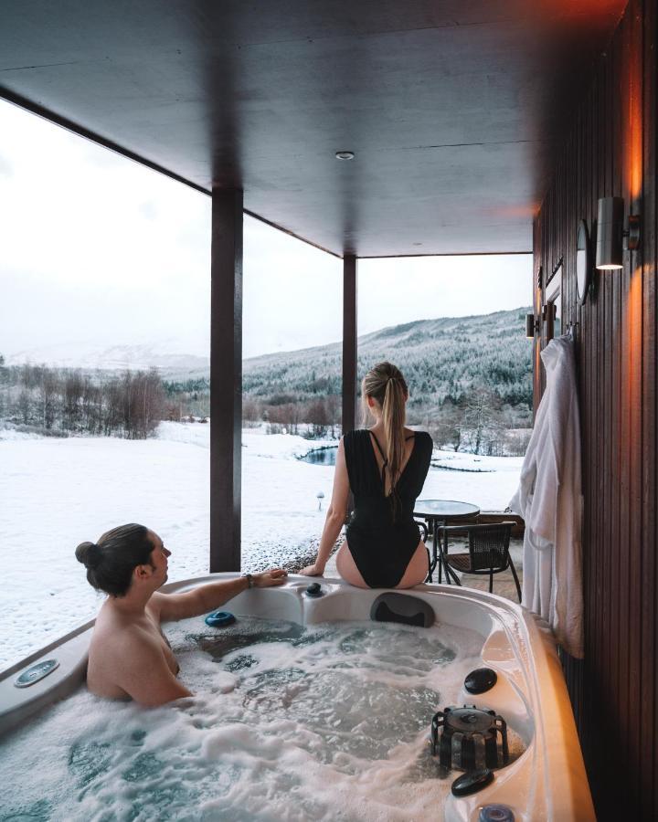 Ferienwohnung Frances' Sketch Pad With Hot Tub Fort William Exterior foto