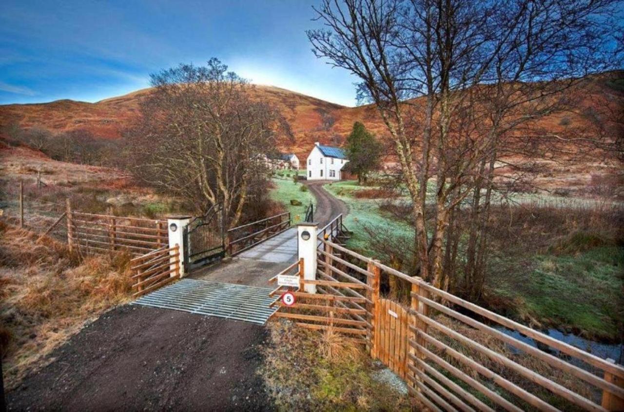 Ferienwohnung Frances' Sketch Pad With Hot Tub Fort William Exterior foto